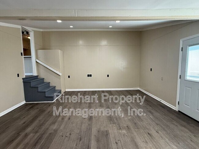 Building Photo - 242 S Cherry Rd