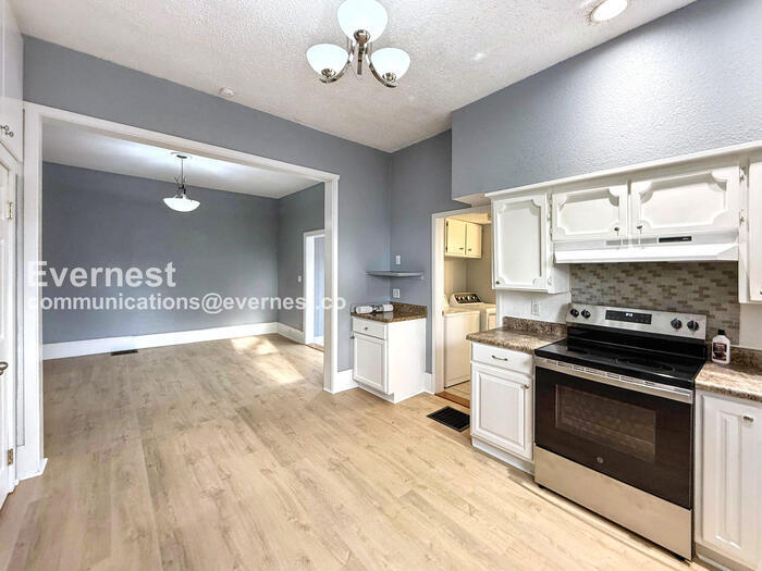 Building Photo - 5005 6th Ave S