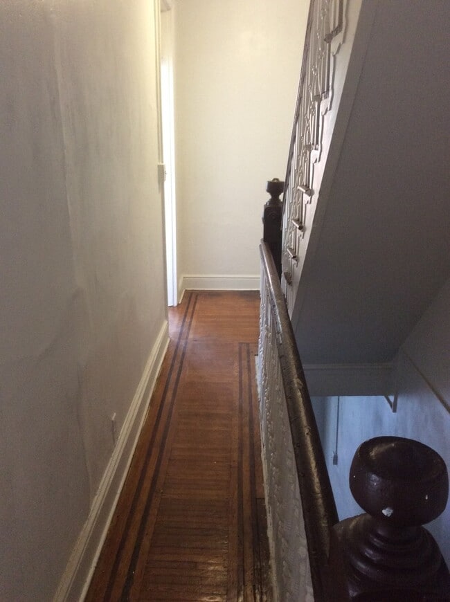 Building Photo - 3 Bedroom 1 Bath Apartment York City SD