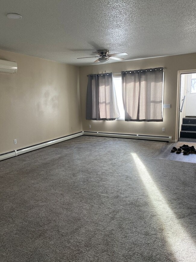 Building Photo - 2 bed 1 bath House