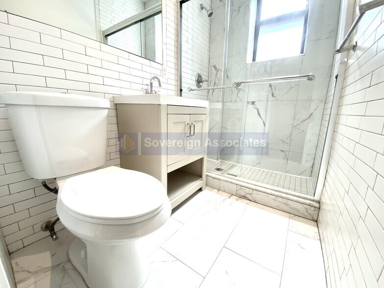 Building Photo - 45 Tiemann Pl