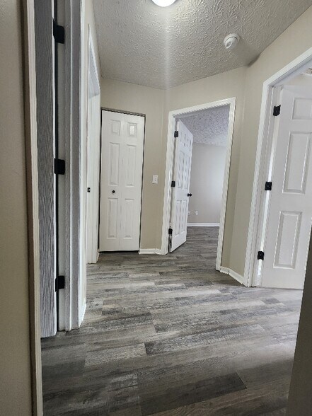 Building Photo - 966 Robmeyer Dr