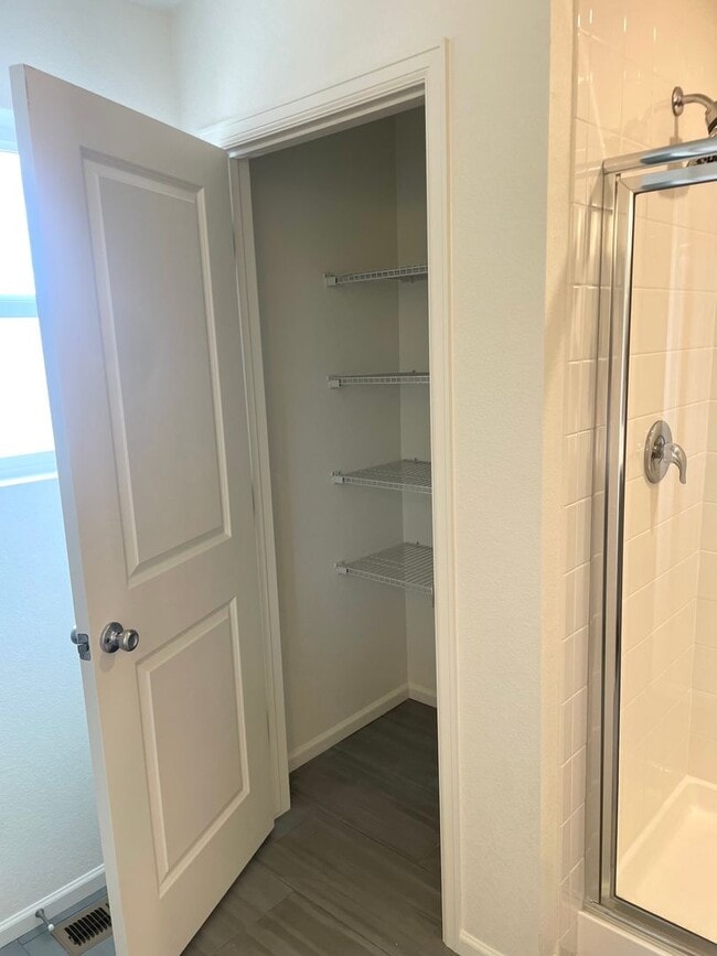 Building Photo - Beautiful 4bd 3.5 bath townhome for rent