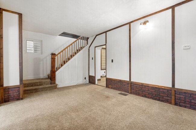 Building Photo - Large Updated 3 bedroom with Central Air
