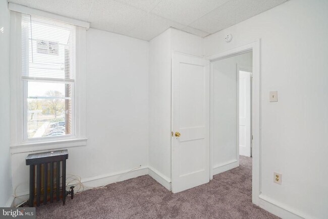 Building Photo - 3027 W 9th St