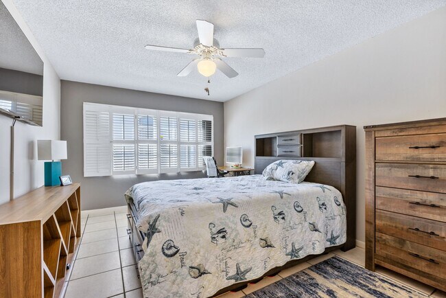 Building Photo - Fully Furnished 2Bedroom in Coronado Cove