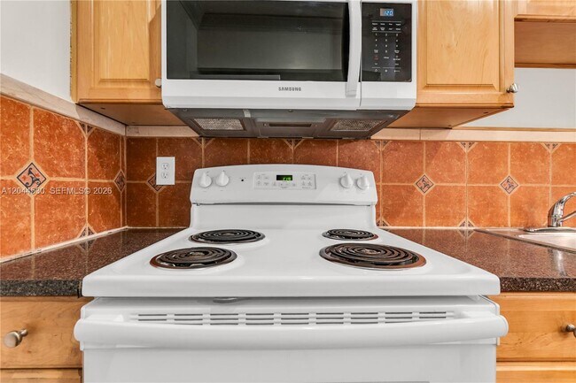 Building Photo - 15350 SW 72nd St
