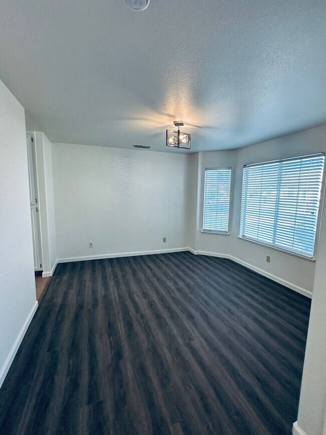 Building Photo - Elk Grove - HOUSE  FOR RENT!