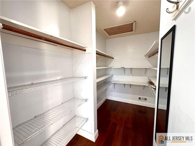 Building Photo - 341 Wimbeldon Ct