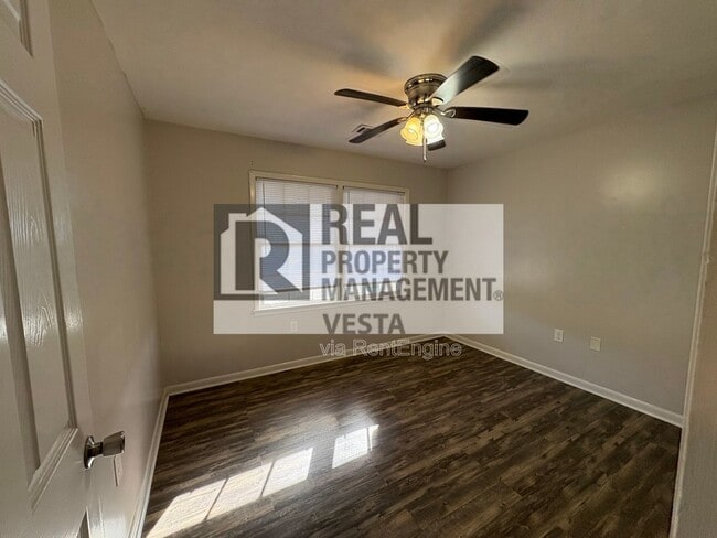 Building Photo - 406 Russell Pkwy