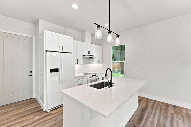 Building Photo - 561 N Thompson Rd
