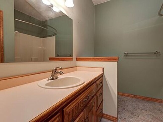 Building Photo - Executive 4 Bedroom 4 Bath 3+ Car Garage -...