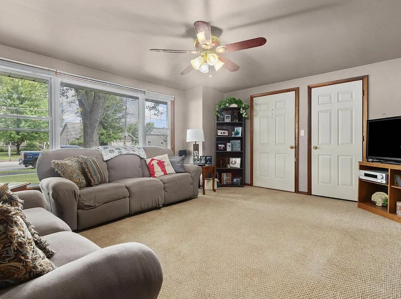 Building Photo - 1325 Cardinal Ln