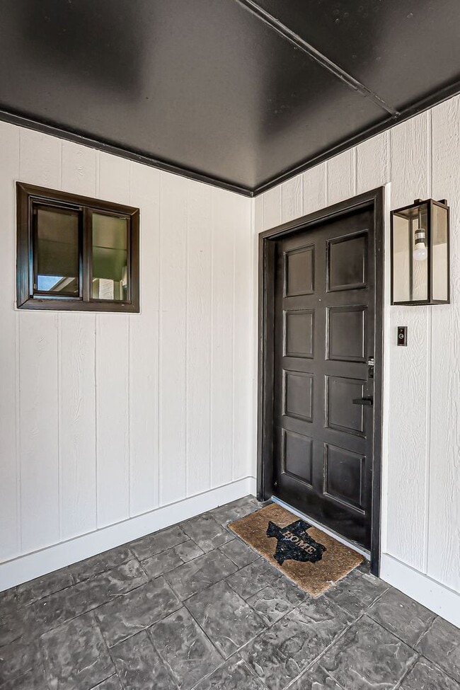 Building Photo - beautiful swimming pool and backyard oasis! fully remodeled home new appliances !