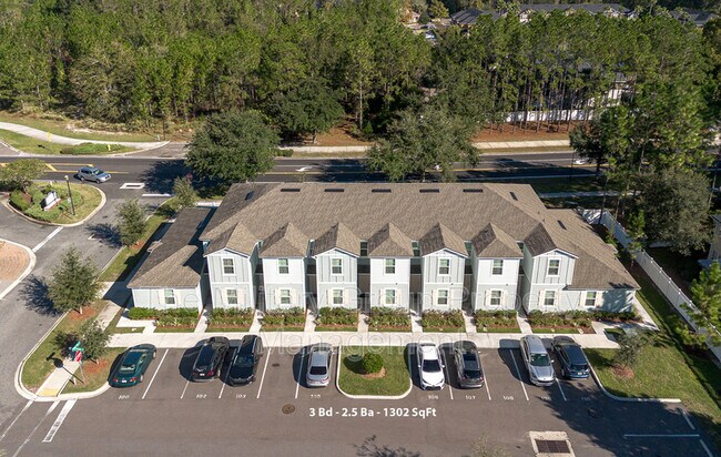 Building Photo - 425 Running Wds St