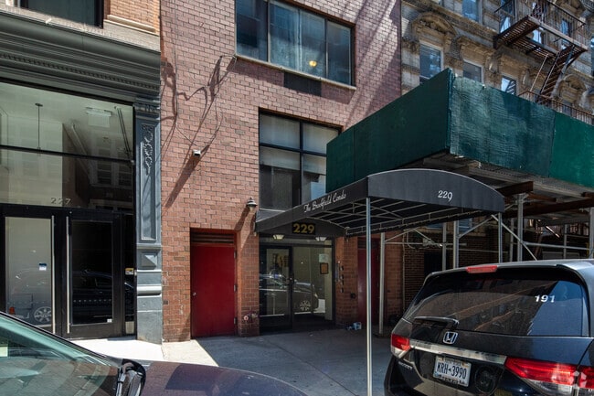 Building Photo - 229 E 24th St