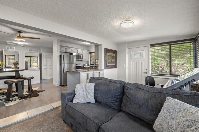 Building Photo - 2785 Bayside Dr S