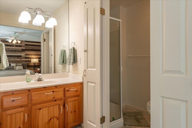 Building Photo - Lake Forest 3 Bedroom Ski Lease