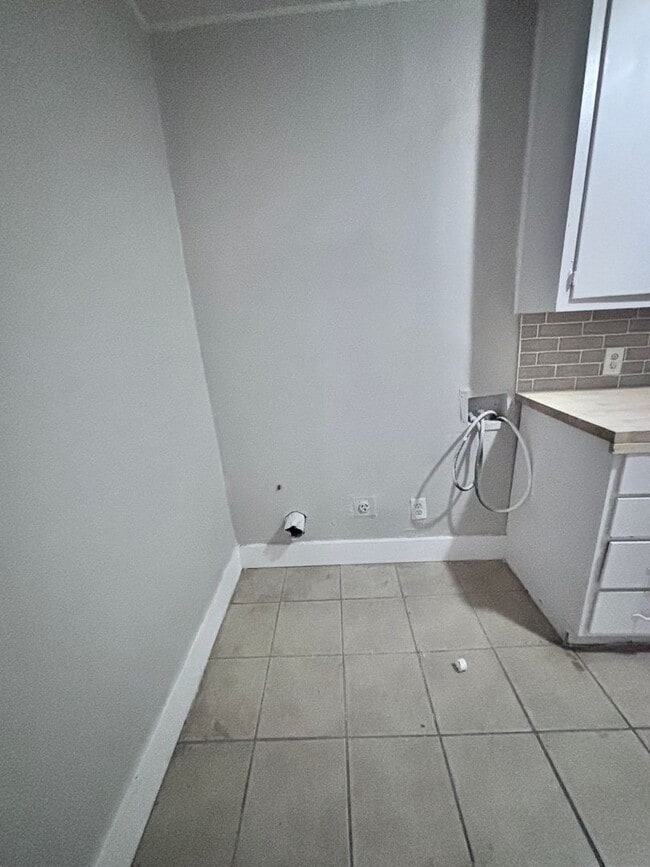 Building Photo - For Rent: Freshly Remodeled 3-Bed, 2-Bath ...