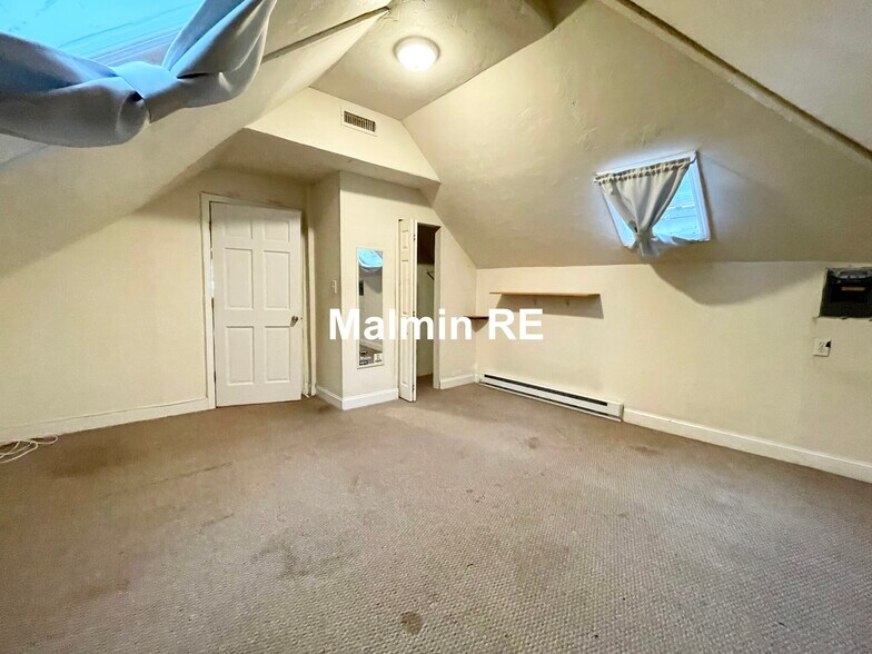 Building Photo - 61 Hillside St