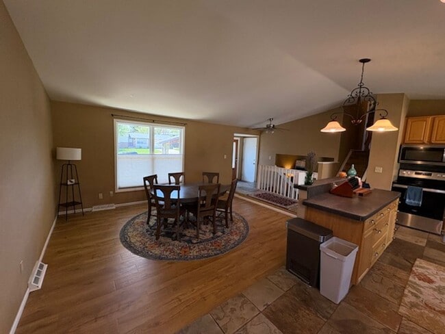 Building Photo - Fantastic 3 bed 2 bath home in Centennial ...