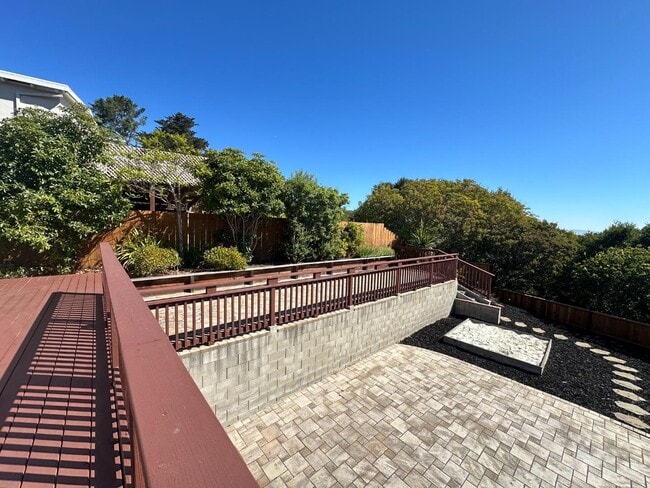 Building Photo - 2350 Rosewood Dr