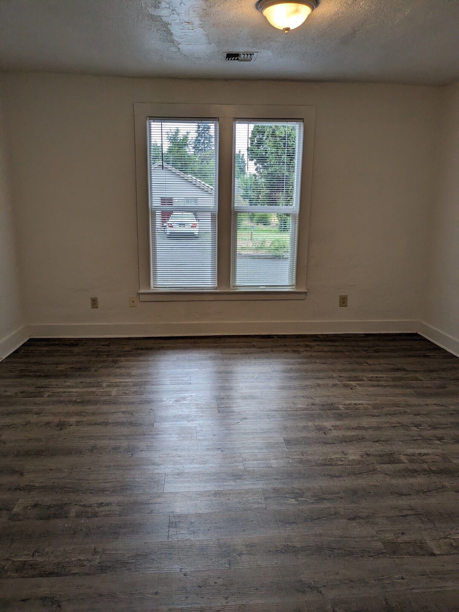 Building Photo - 2451 Biehn St