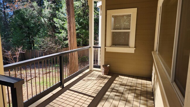 Building Photo - Large Home Close to Town In The Trees