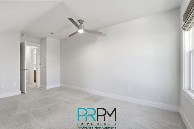 Building Photo - 2 Thornfield Dr