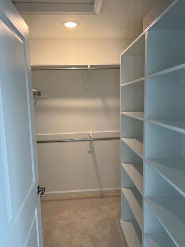 Building Photo - BBEY HILL @ HICKORY MANOR