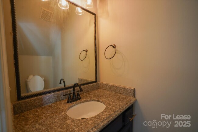 Building Photo - 6932 Foxglove Dr