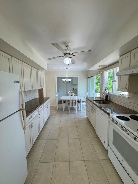 Building Photo - 137 Honness Ln