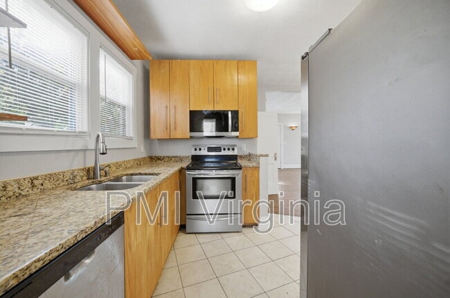 Building Photo - 1906 Montclair Ave