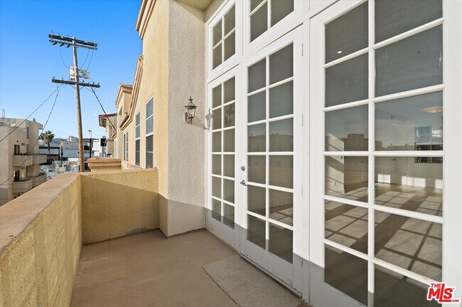 Building Photo - 1225 Armacost Ave