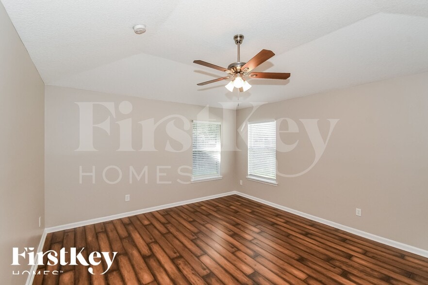 Building Photo - 652 Reflection Cove Rd