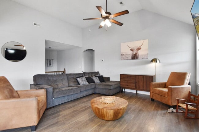 Building Photo - Pet Friendly Four Bedroom with Basement!