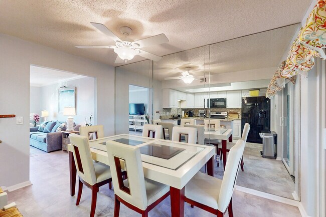 Building Photo - 65 Marco Villas E