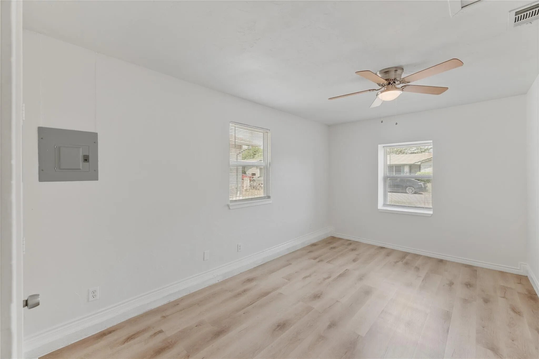 Building Photo - 3536 Softcloud Dr