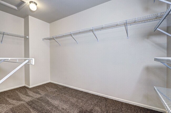 Building Photo - Location! Park Vista in Northglenn 3bed/2....