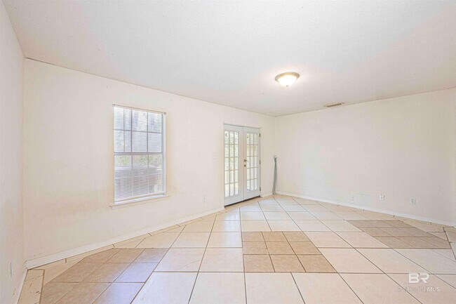 Building Photo - 600 Cheshire Ln