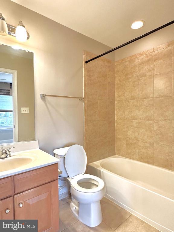 Building Photo - 11837 Regents Park Dr