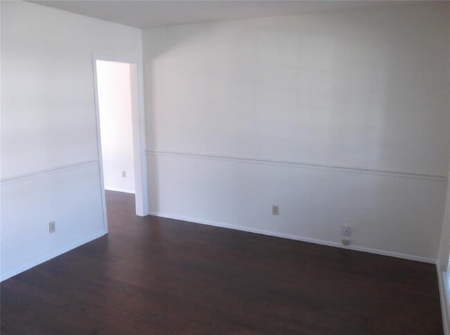 Building Photo - 2111 Falcon Hill Dr