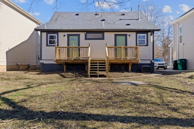 Building Photo - MADISONVILLE - Spacious 3 - 4 bedroom,  1 ...