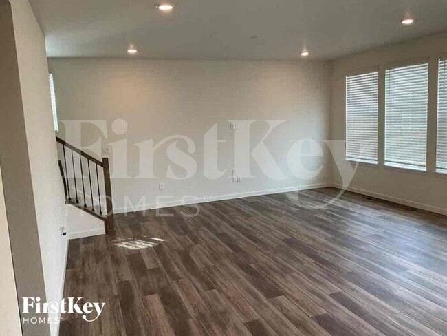 Building Photo - 10993 Vaughn St