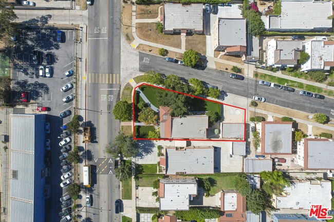 Building Photo - 1081 S Rimpau Blvd