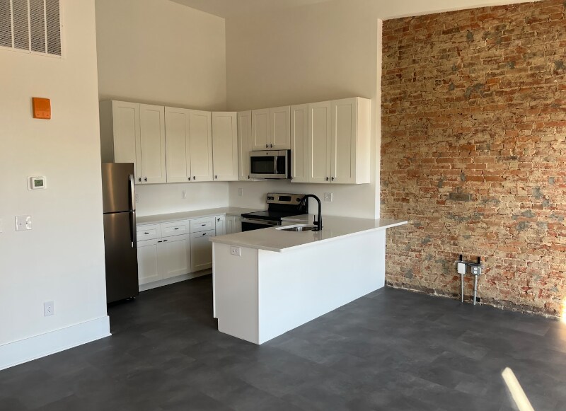 Building Photo - 145-151 E Main St