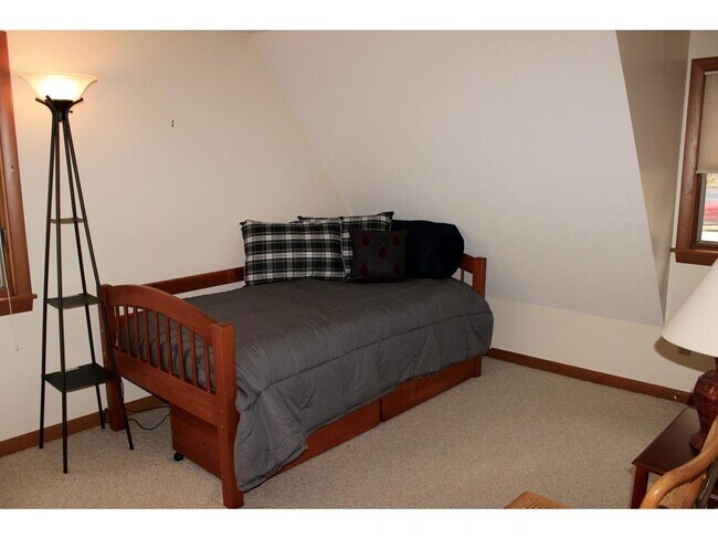 Building Photo - 619 Otter Rd