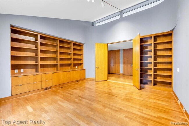 Building Photo - 5760 Snowshoe Cir