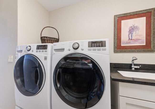 Building Photo - 7970 E Las Piedras Way