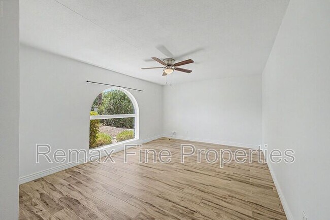 Building Photo - 5228 E Karen Dr